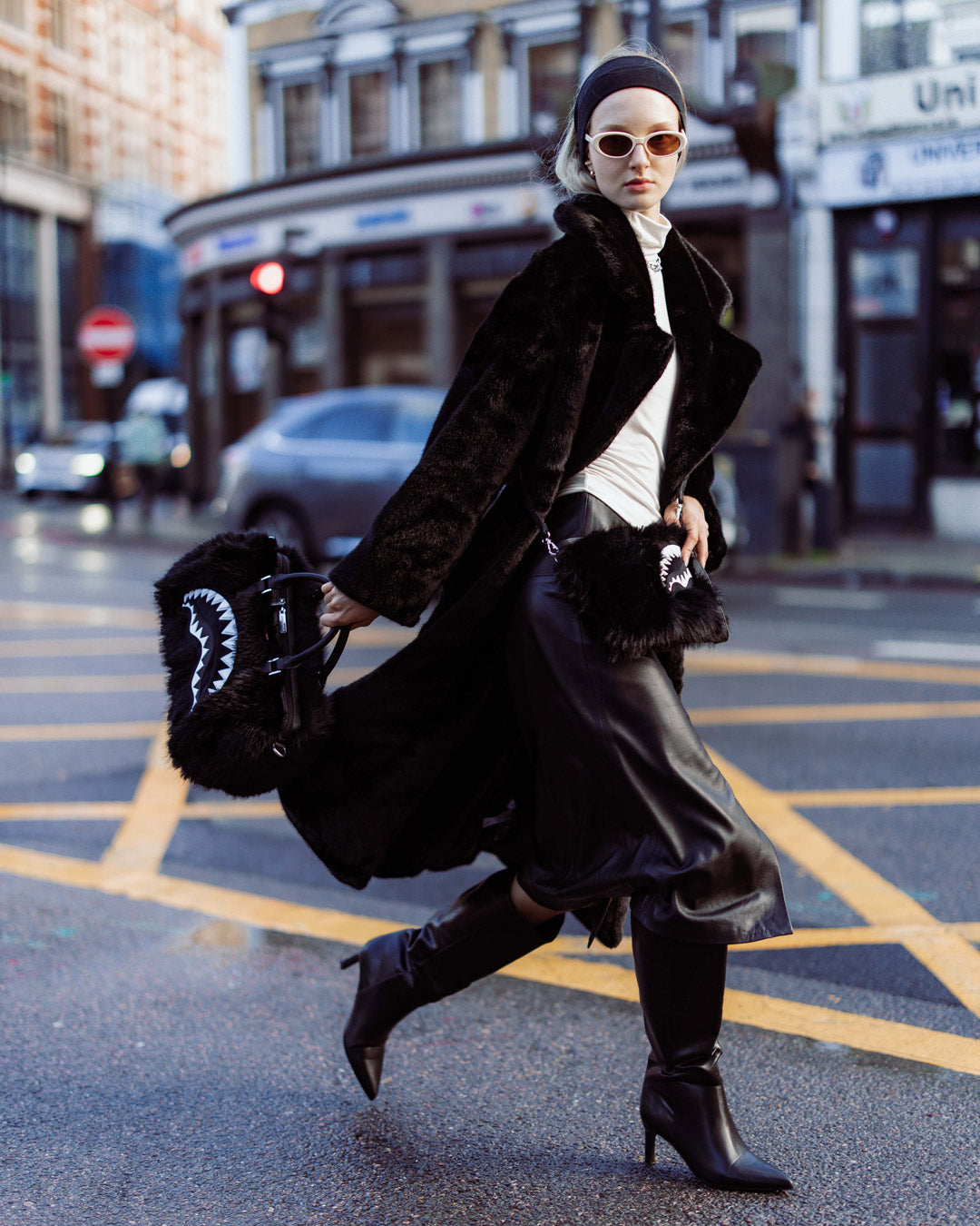 FURZILLA SHARK (NIGHT) CROSSOVER CLUTCH