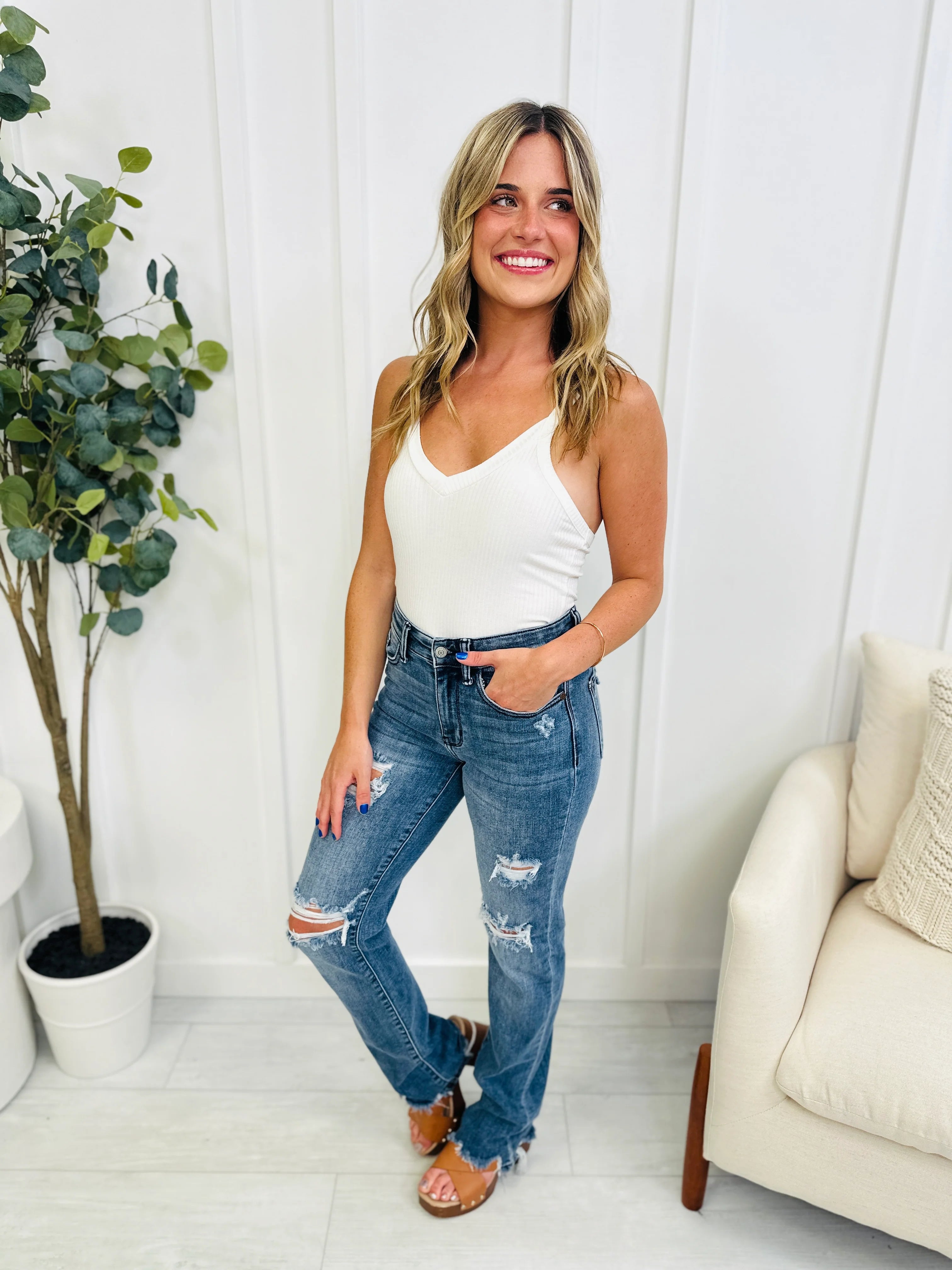 Judy Blue REG/CURVY Get Something Straight Mid Rise Jeans